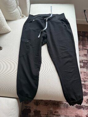 Figs Zamora black petite scrub pants